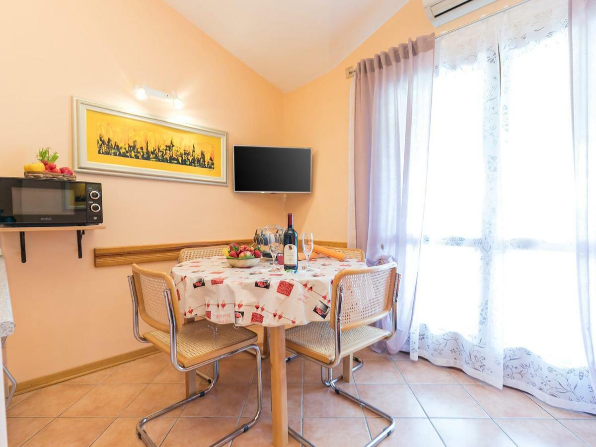 Apartments Nada Върсар Екстериор снимка