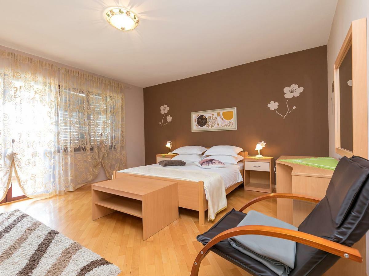 Apartments Nada Върсар Екстериор снимка