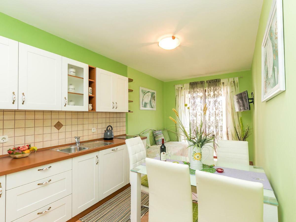 Apartments Nada Върсар Екстериор снимка