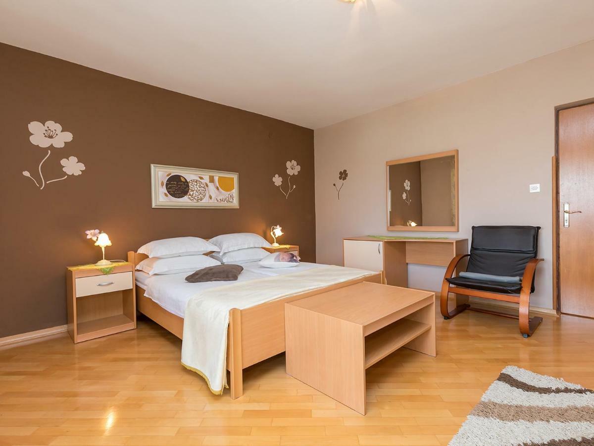 Apartments Nada Върсар Екстериор снимка