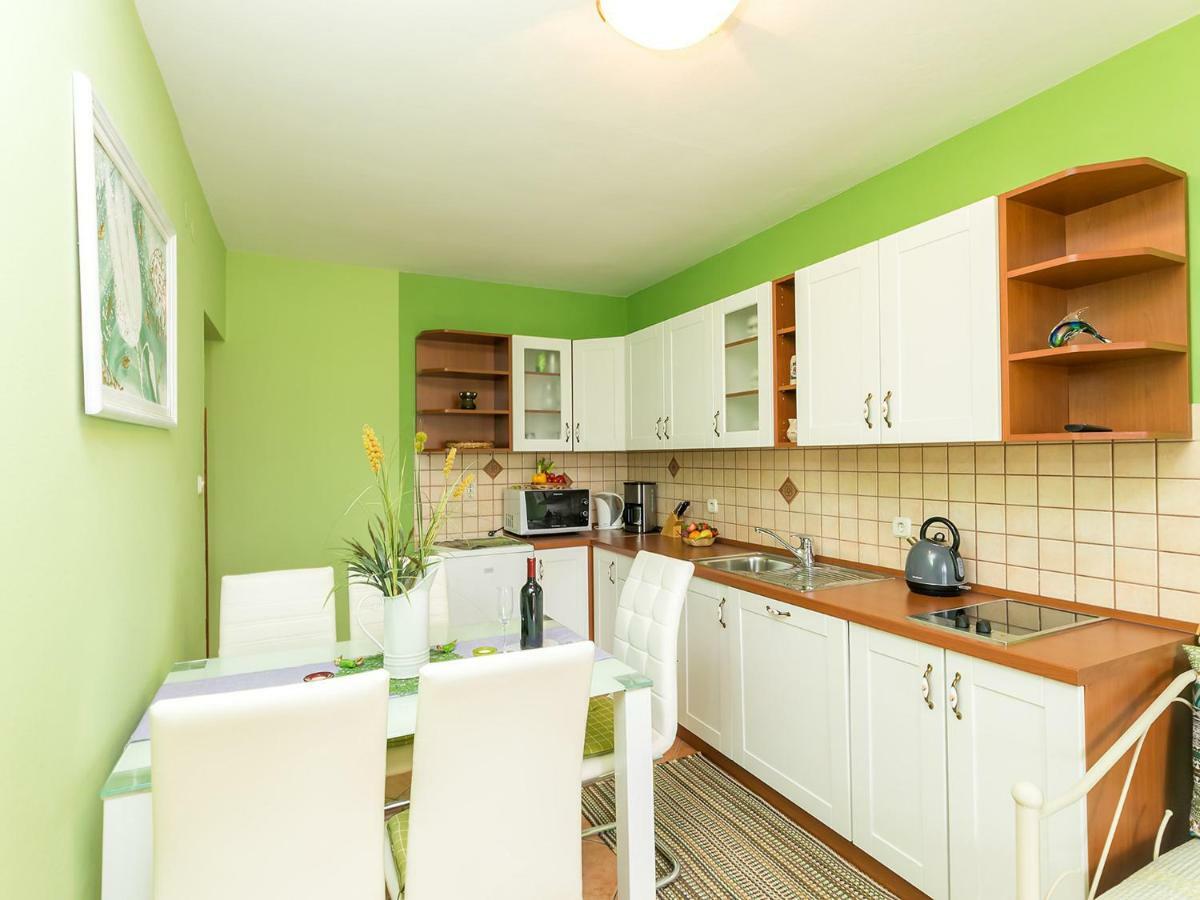 Apartments Nada Върсар Екстериор снимка