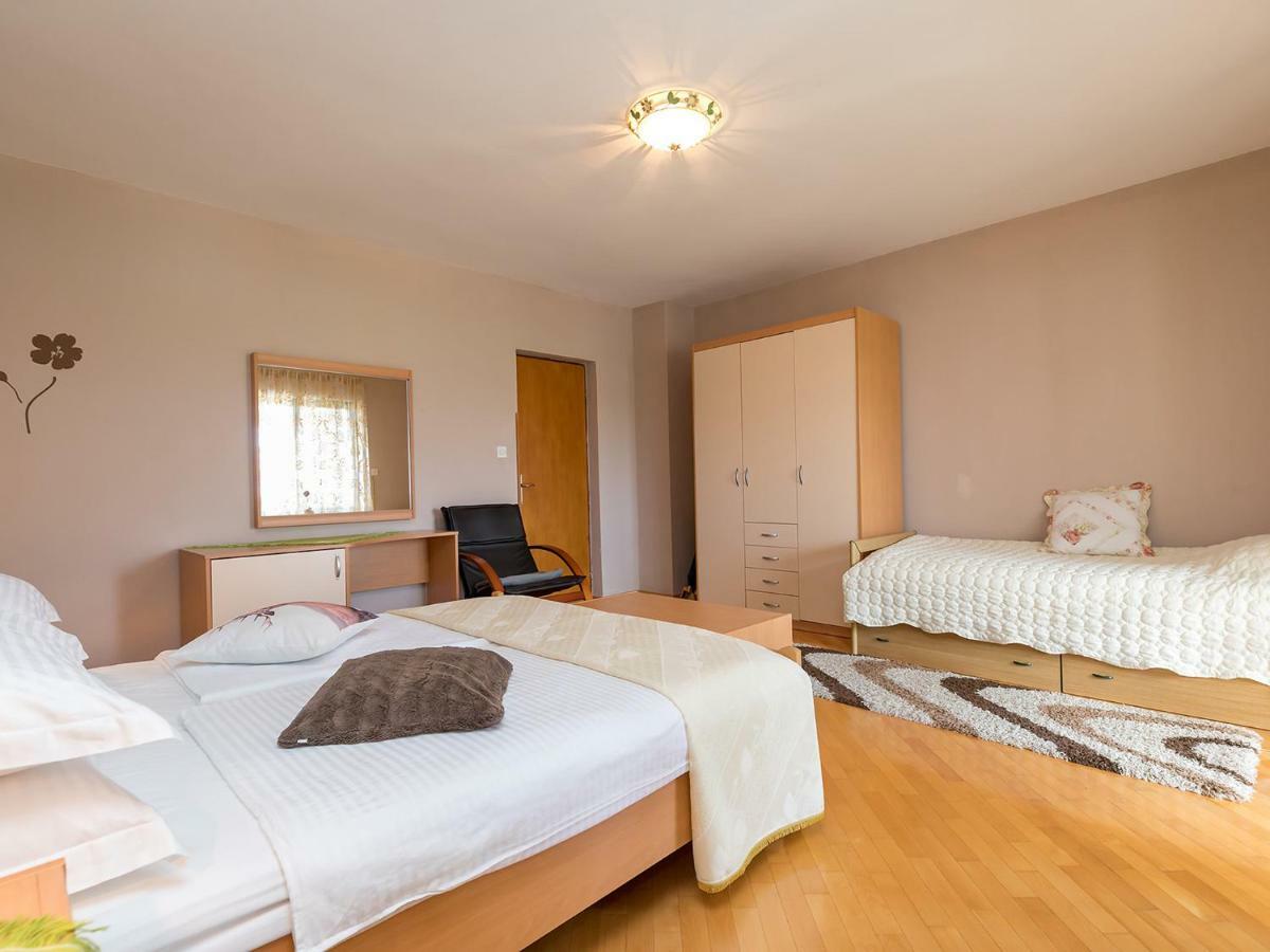 Apartments Nada Върсар Екстериор снимка