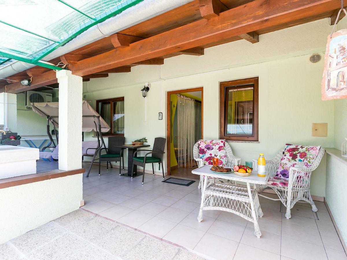 Apartments Nada Върсар Екстериор снимка