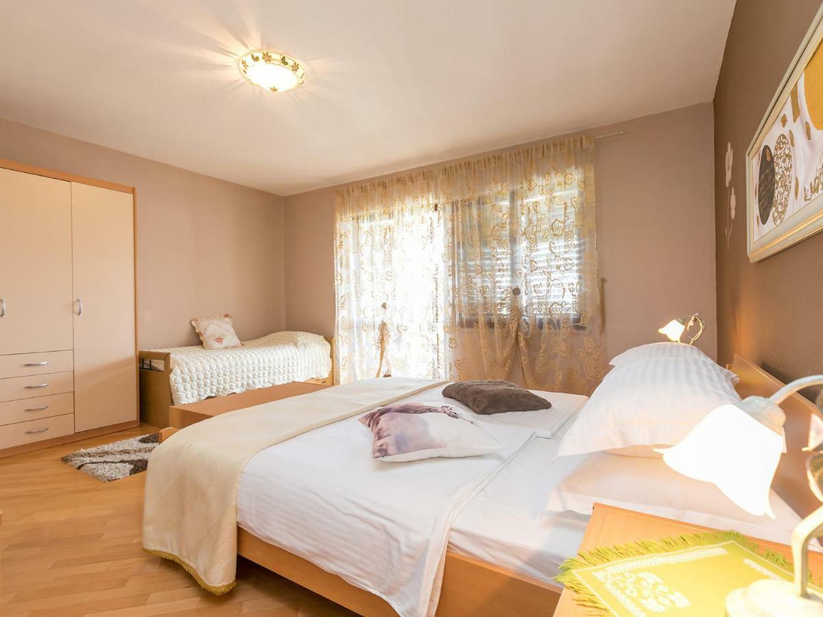 Apartments Nada Върсар Екстериор снимка