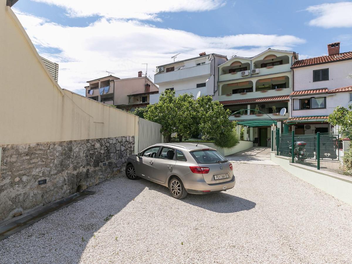 Apartments Nada Върсар Екстериор снимка