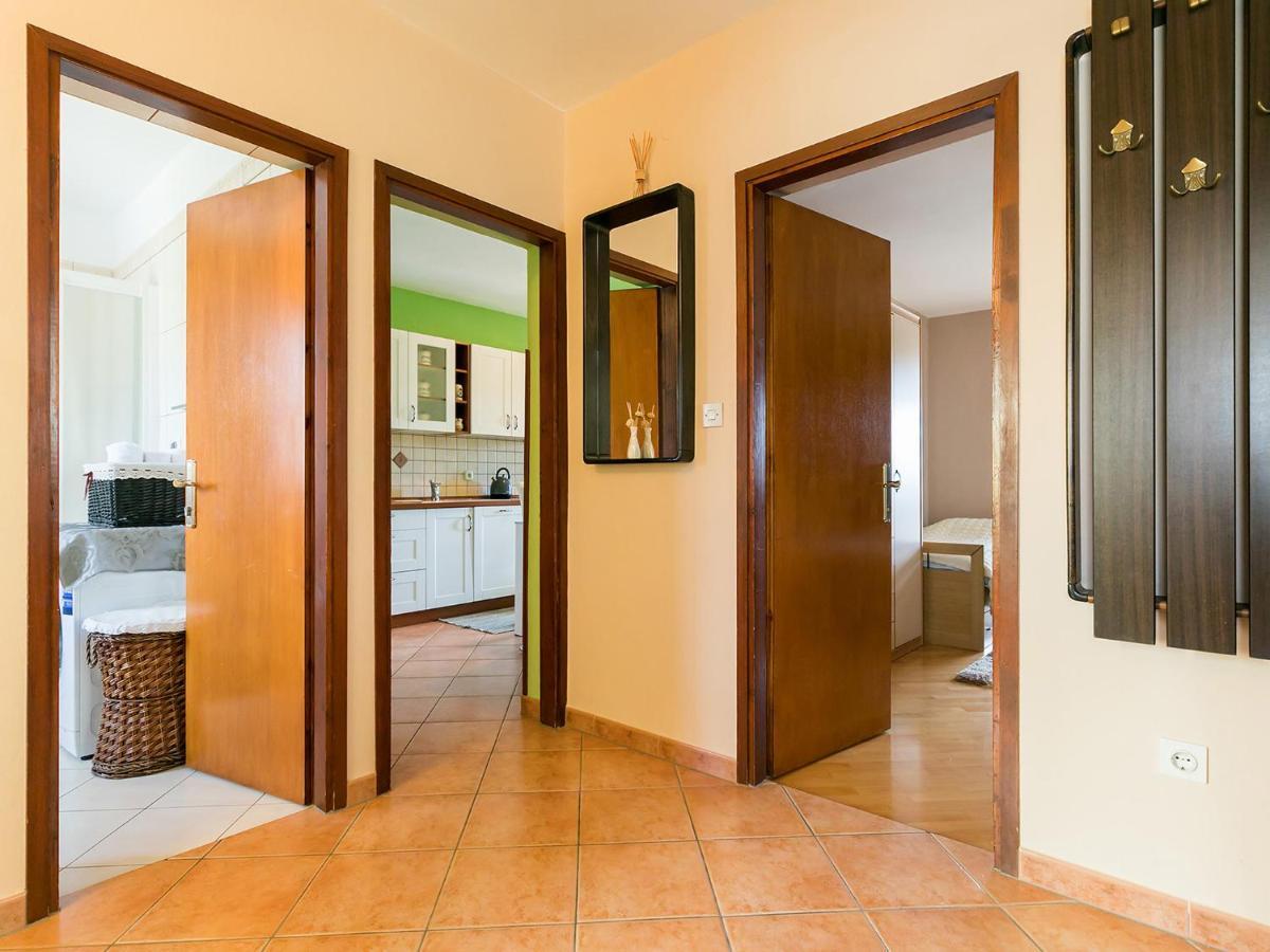 Apartments Nada Върсар Екстериор снимка