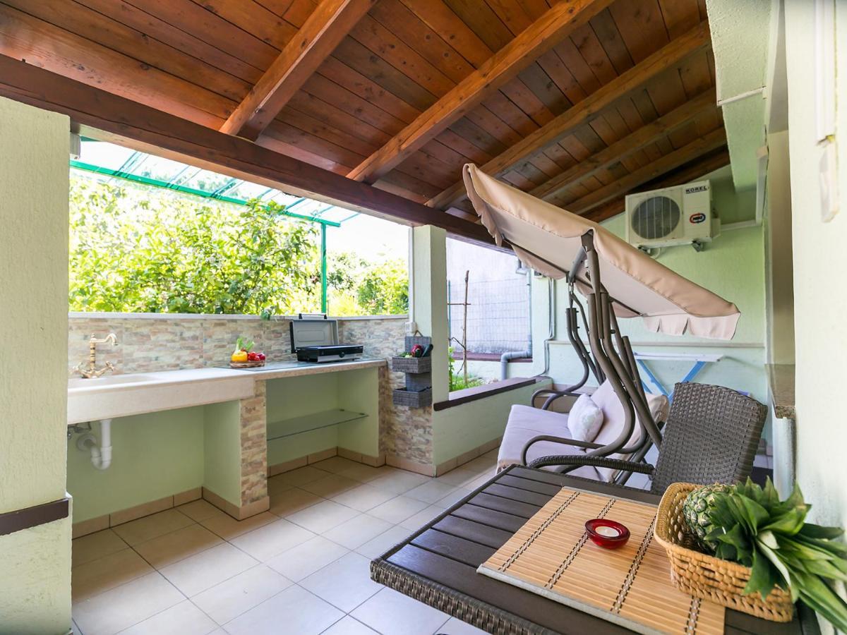 Apartments Nada Върсар Екстериор снимка