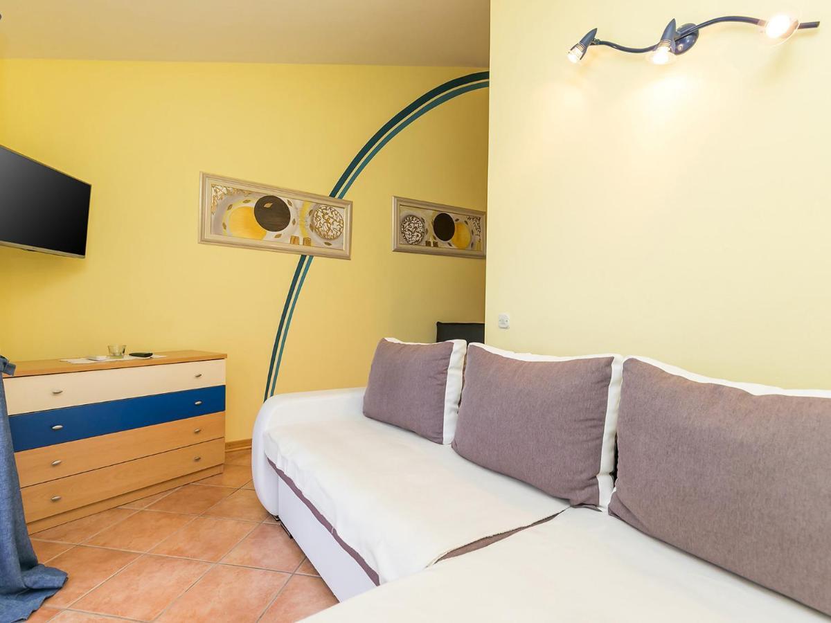 Apartments Nada Върсар Екстериор снимка