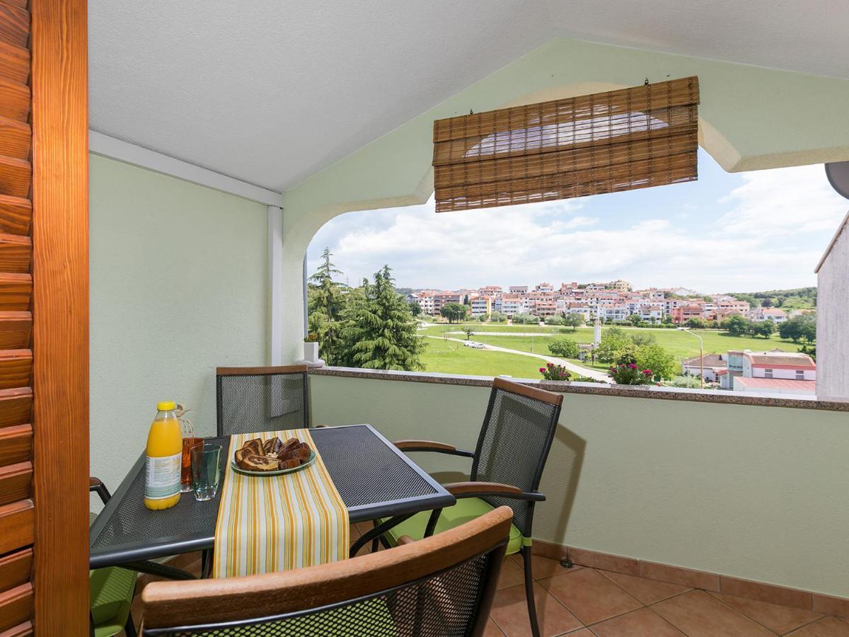 Apartments Nada Върсар Екстериор снимка