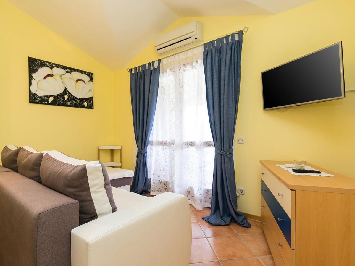 Apartments Nada Върсар Екстериор снимка